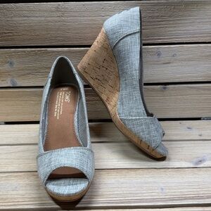 TOMS Stella Peep Toe Wedges - Like New! Drizzle Grey Lurex Woven Size 6.5